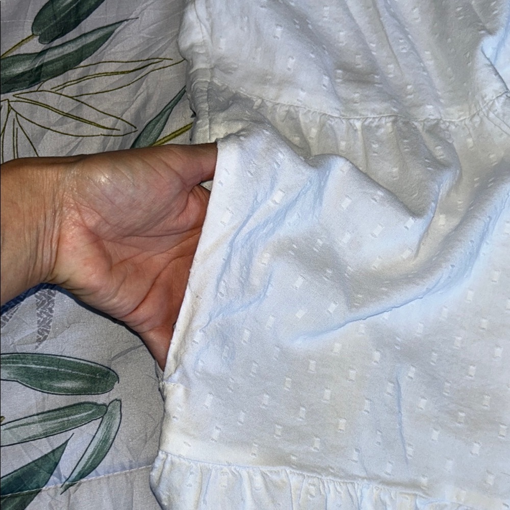 Old Navy White Ruffled Cami - Picture 3 of 5
